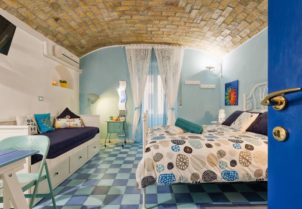 Bed And Colors Apartment Rome Room photo